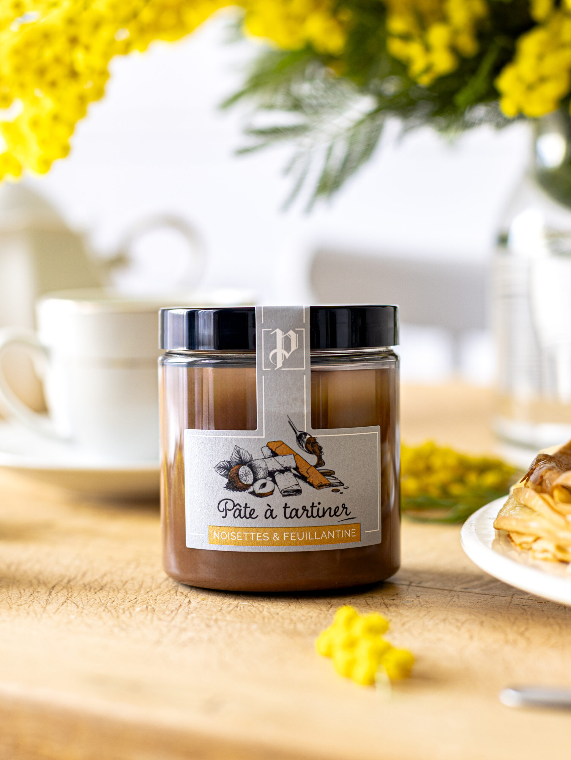 chandeleur, pâte à tartiner, crêpes, galettes, fête des crêpes, moment convivial, goûter, famille, gourmandise, chocolat, noisette, tartinade, sauter les crêpes, tradition, février, recette gourmande, lifestyle, shooting produit, mise en scène culinaire, plaisir partagé, artisanat, made in France, texture onctueuse, réseaux sociaux, campagne promotionnelle