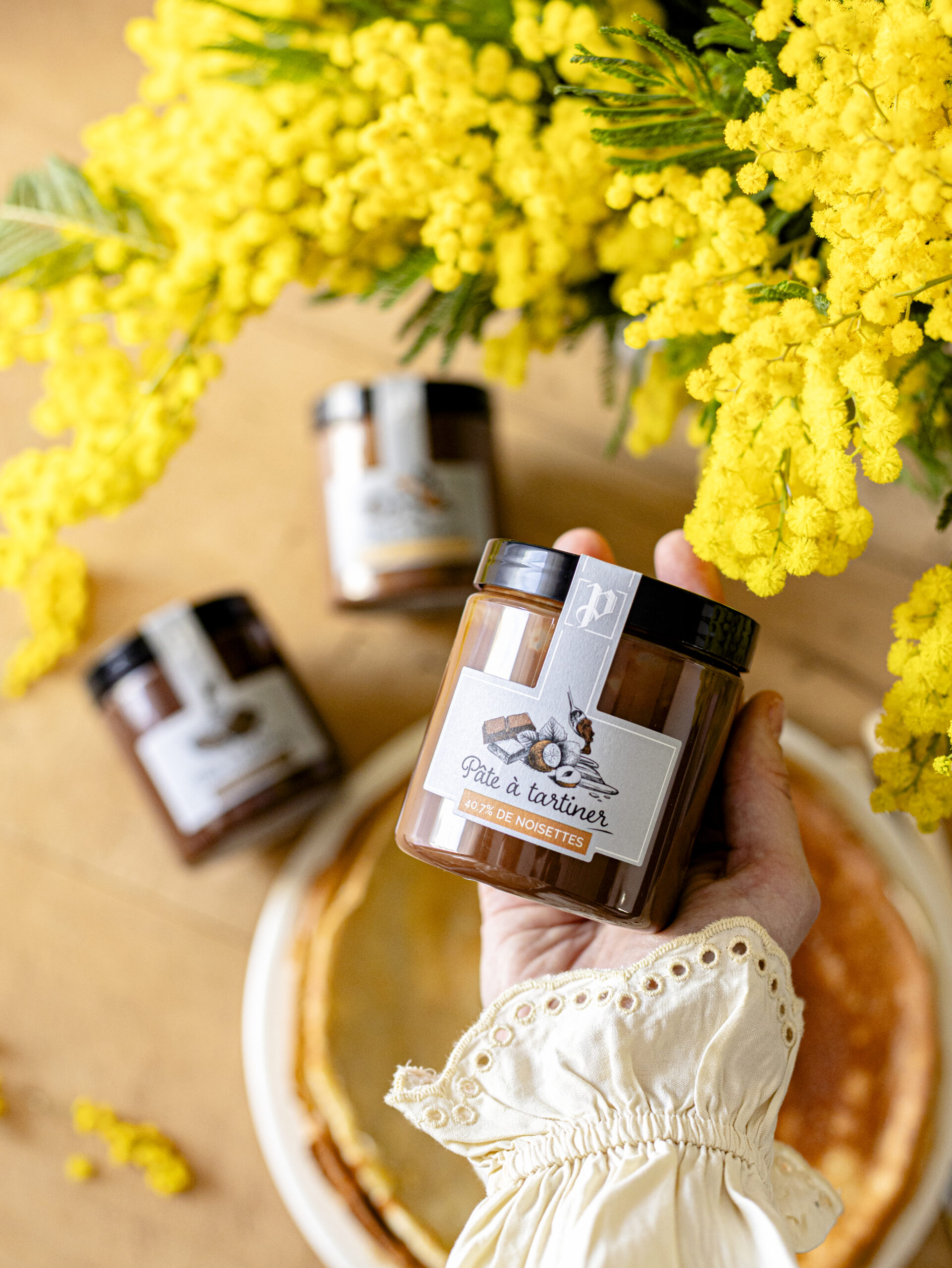 chandeleur, pâte à tartiner, crêpes, galettes, fête des crêpes, moment convivial, goûter, famille, gourmandise, chocolat, noisette, tartinade, sauter les crêpes, tradition, février, recette gourmande, lifestyle, shooting produit, mise en scène culinaire, plaisir partagé, artisanat, made in France, texture onctueuse, réseaux sociaux, campagne promotionnelle