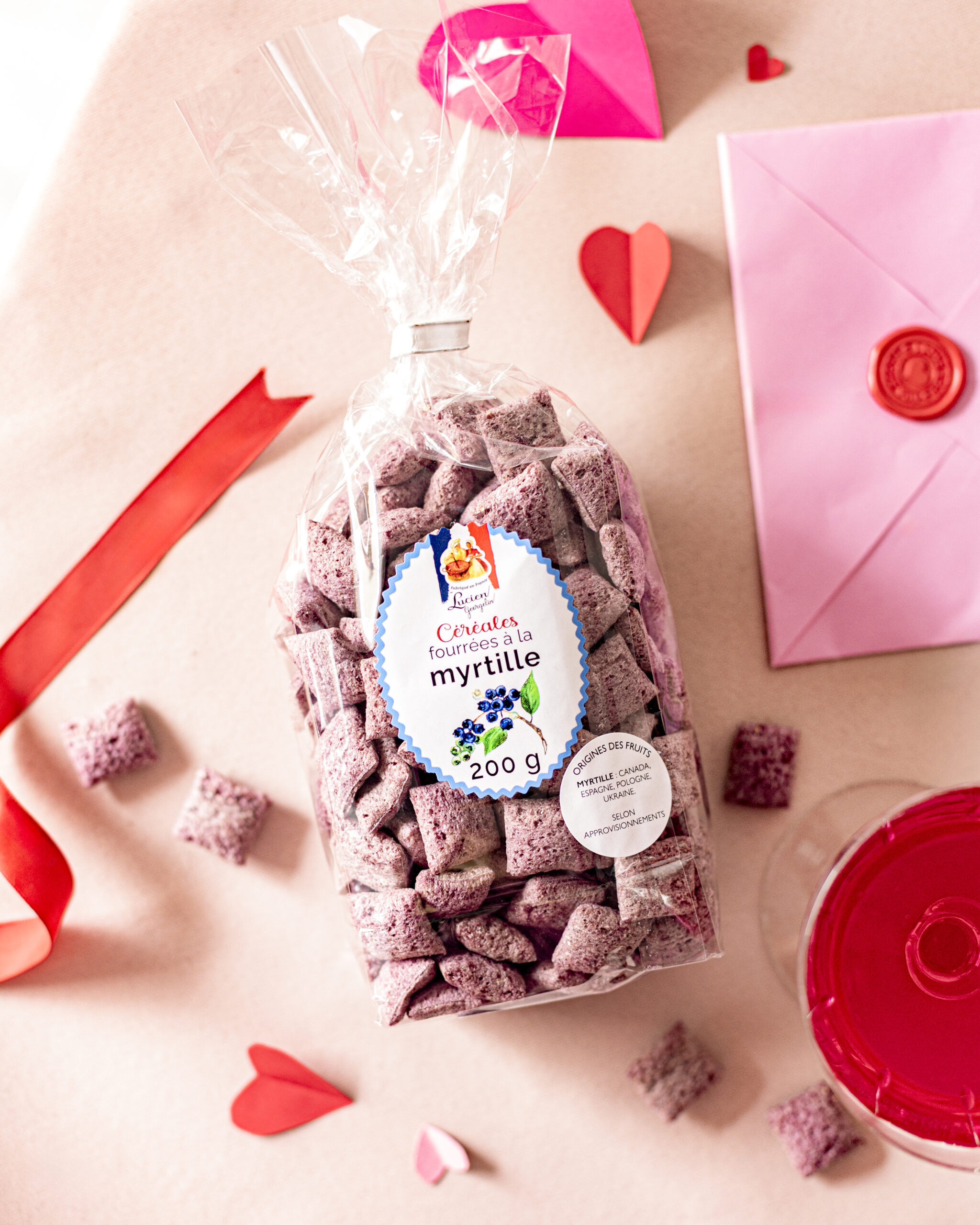 pâte à tartiner, Saint-Valentin, édition limitée, cadeau gourmand, chocolat, noisette, amour, romantisme, coffret cadeau, duo, petit-déjeuner au lit, gourmandise, lifestyle, shooting produit, packaging festif, douceur, fête des amoureux, plaisir partagé, artisanat, made in France, saveurs intenses, texture onctueuse, idée cadeau, réseaux sociaux, campagne publicitaire