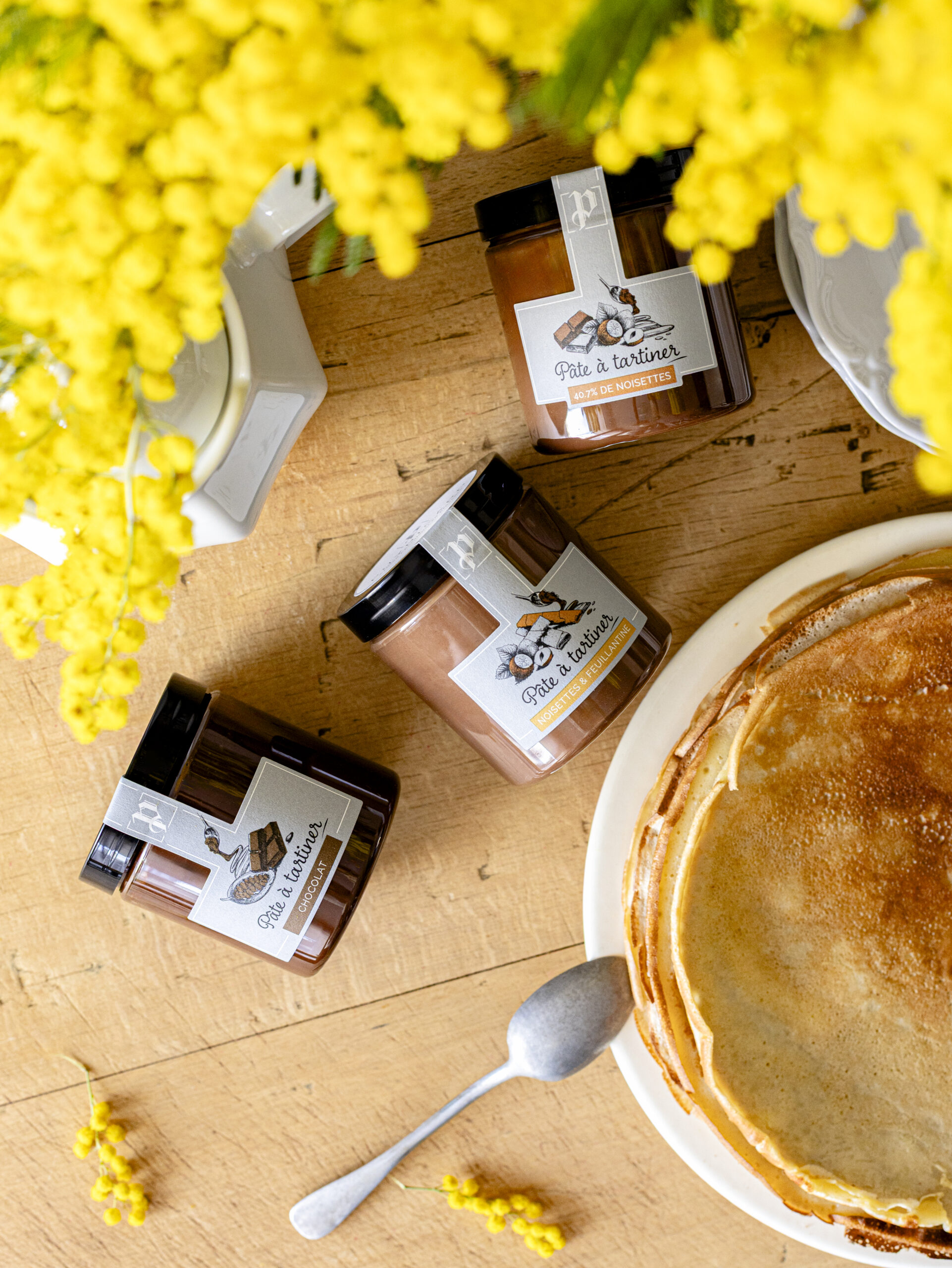 chandeleur, pâte à tartiner, crêpes, galettes, fête des crêpes, moment convivial, goûter, famille, gourmandise, chocolat, noisette, tartinade, sauter les crêpes, tradition, février, recette gourmande, lifestyle, shooting produit, mise en scène culinaire, plaisir partagé, artisanat, made in France, texture onctueuse, réseaux sociaux, campagne promotionnelle