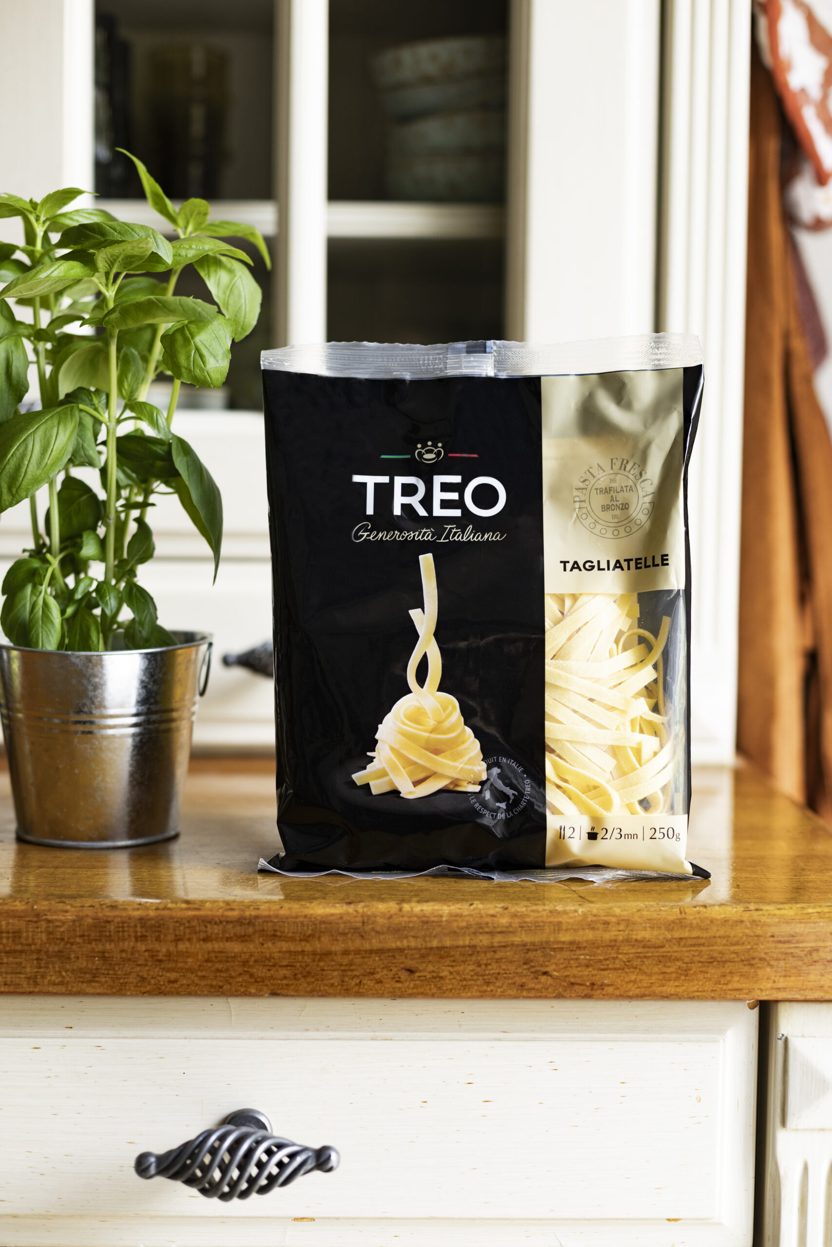 photographie culinaire, photo produit, e-commerce, packshot, food photography, gastronomie italienne, mise en scène, stylisme culinaire, packaging, catalogue, communication visuelle, artisanat, professionnel, branding, publicité, marketing digital, haute qualité, réseaux sociaux, menu, restaurant, épicerie fine, gourmand, authentique, visuel publicitaire, direction artistique