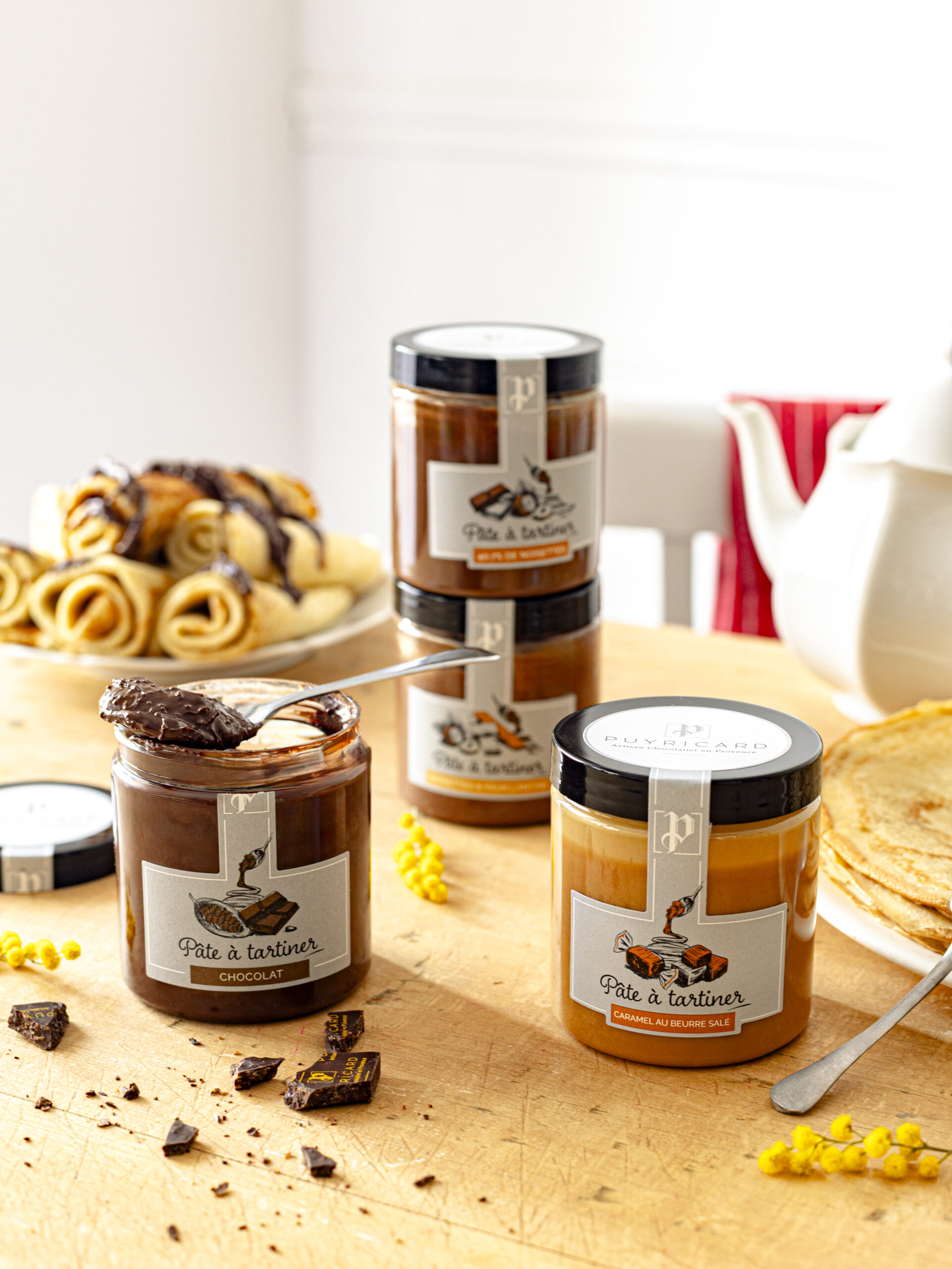 chandeleur, pâte à tartiner, crêpes, galettes, fête des crêpes, moment convivial, goûter, famille, gourmandise, chocolat, noisette, tartinade, sauter les crêpes, tradition, février, recette gourmande, lifestyle, shooting produit, mise en scène culinaire, plaisir partagé, artisanat, made in France, texture onctueuse, réseaux sociaux, campagne promotionnelle
